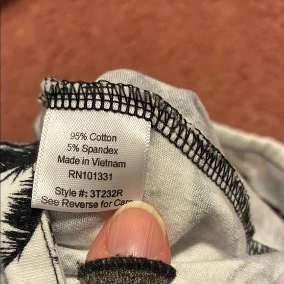 Charlotte Russe Women’s Black Palm-Print Crop Top - Picture 4 of 4